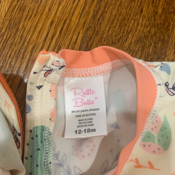 Ruffle butts rash guard bathing suit for babies - Picture 2 of 2